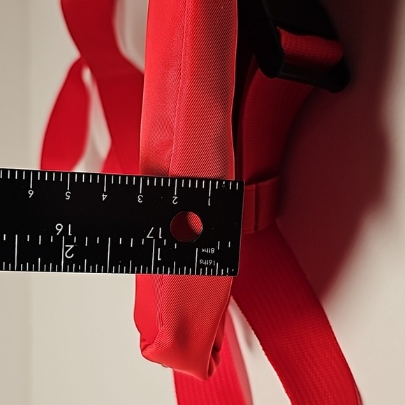 AeroLoft Pure Barre Anywhere Belt Bag Red Adjustable Waist Shoulder Zipper Pouch - Picture 8 of 8